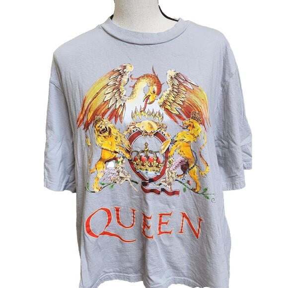 Other - QUEEN Classic Crest Band T-Shirt Size Medium Rock Retro